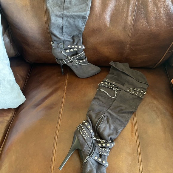 Brand new faux suede black boots - Picture 2 of 4